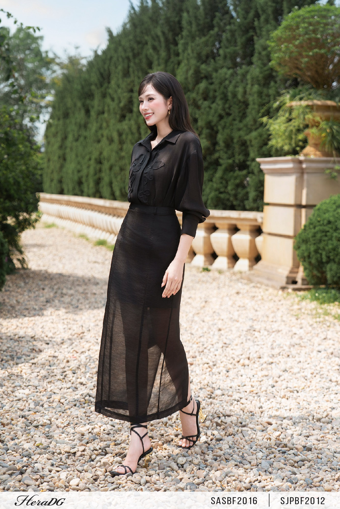 Ảnh của Áo sơ mi đính hoa